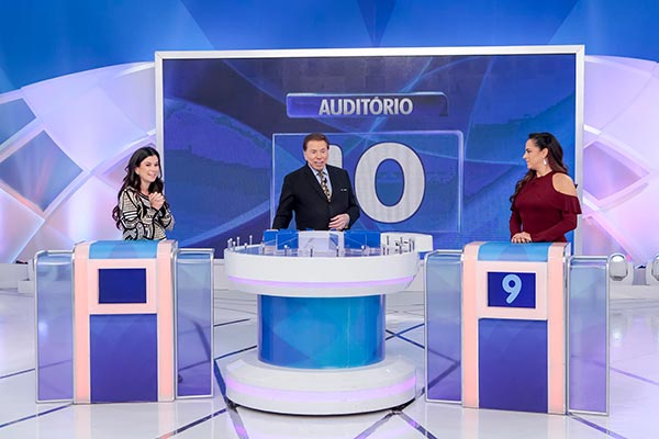 Renata Abravanel e Silvia Abravanel durante o Jogo das 3 Pistas com Silvio Santos