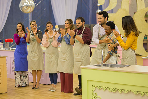 Candidatos durante o reality Bake Off SBT