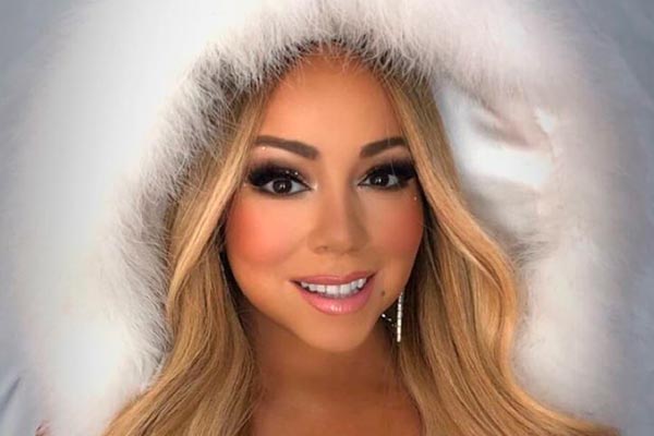 Aos Anos Mariah Carey Posa De Biqu Ni E Mostra Corpa O Ap S