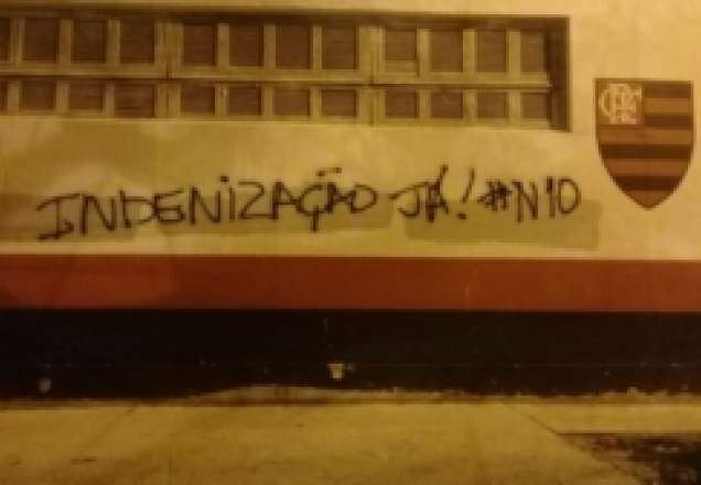 Muro da sede social do Flamengo é pichado Indenização já SBT