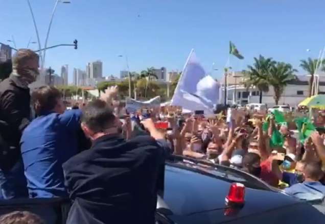 Bolsonaro Recebido Por Multid O Em Bel M Veja V Deo Sbt News