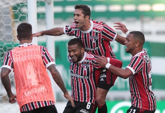 Sbt Tv Autor Do Gol Do S O Paulo Reinaldo Lamenta Empate