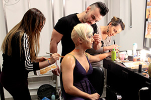 SBT TV Confira os bastidores da transformação de Kelly Key em Pink