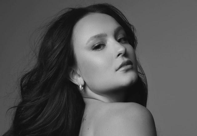 Larissa Manoela Posa De Topless Em Campanha Pelo Outubro Rosa E Lembra