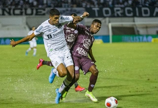 Em jogo de seis gols Santos sai na frente mas só empata a