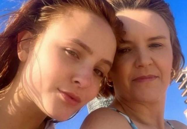 Mãe de Larissa Manoela deixa de seguir a filha na web e comenta em foto