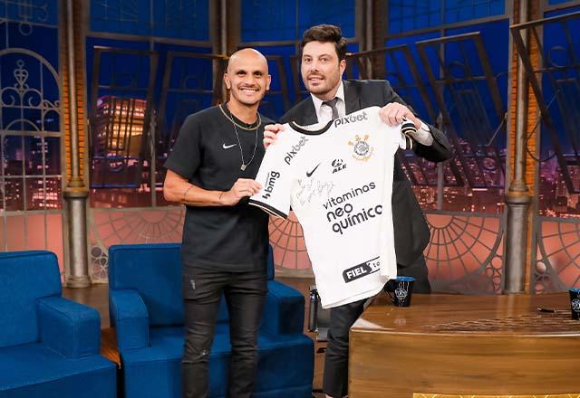 SBT TV Ídolo do Corinthians Fábio Santos fala sobre aposentadoria