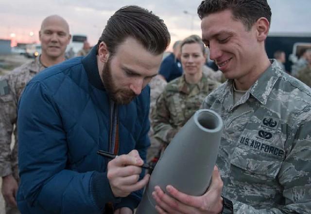 SBT TV Chris Evans quebra o silêncio sobre foto viral míssil confira