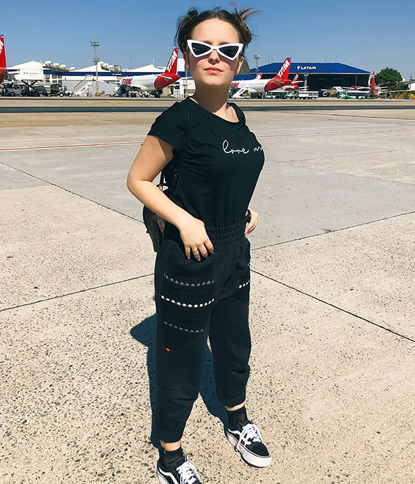 Larissa Manoela no aeroporto