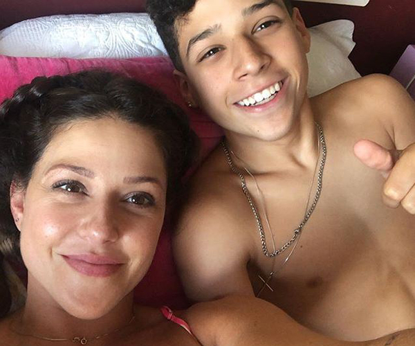 Priscila Sol e o filho Vítor Abate