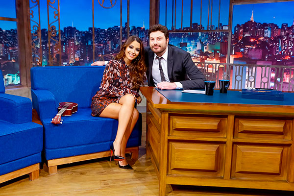 Carol Oliveira e Danilo Gentili no The Noite