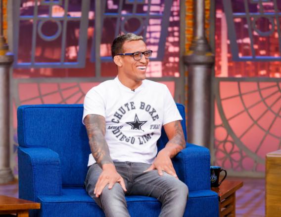 Charles Oliveira no The Noite