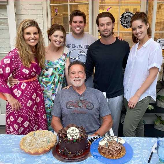 Arnold Schwarzenegger comemora aniversário de 73 anos ao lado da ex-esposa e dos filhos (Reprodução/Instagram)