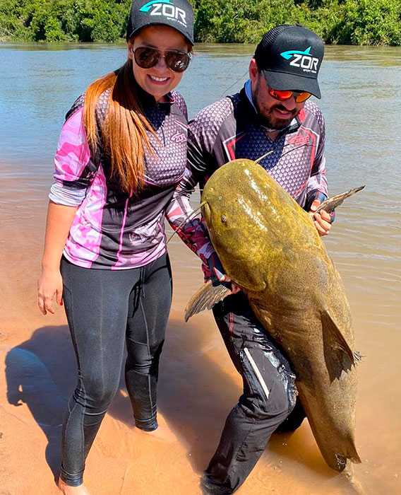 Foto: Fernando e Maiara pescando juntos. Crédito: Reprodução/Instagram Recanto dos Jaús.