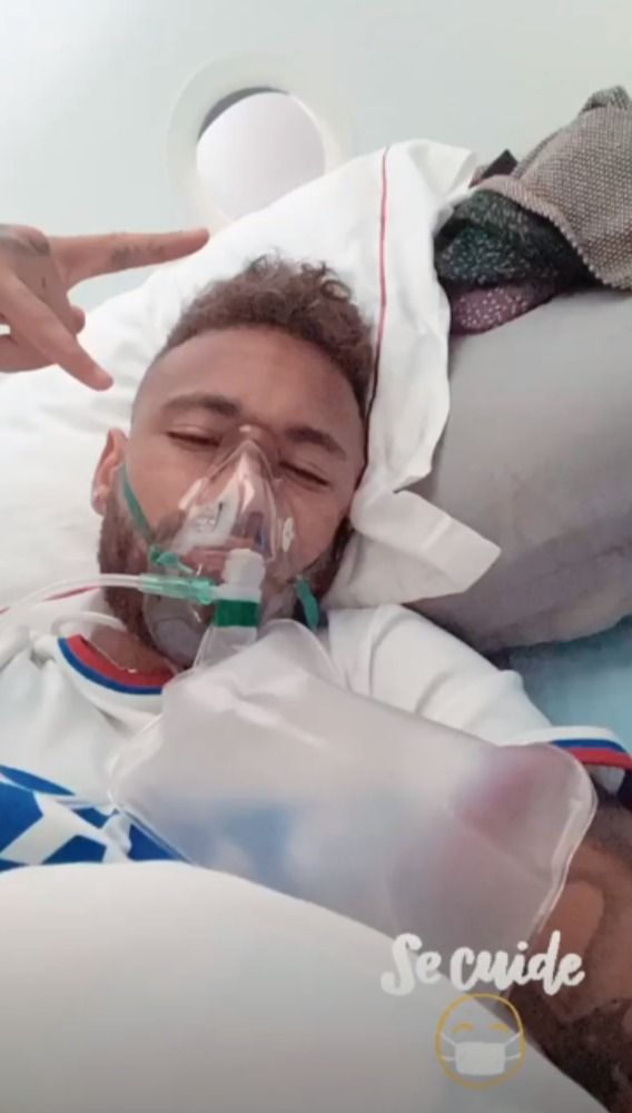 Neymar aparece usando inalador três dias antes de grande final (Reprodução/Instagram)