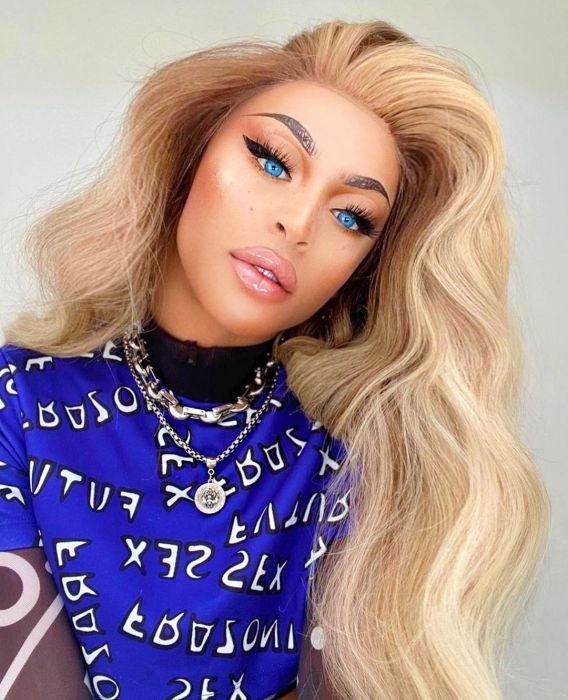 Pabllo Vittar surge de peruca loira e lentes azuis (Reprodução/Instagram)