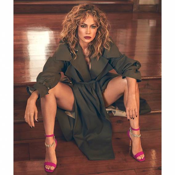 Jennifer Lopez posa para foto (Reprodução/Instagram)