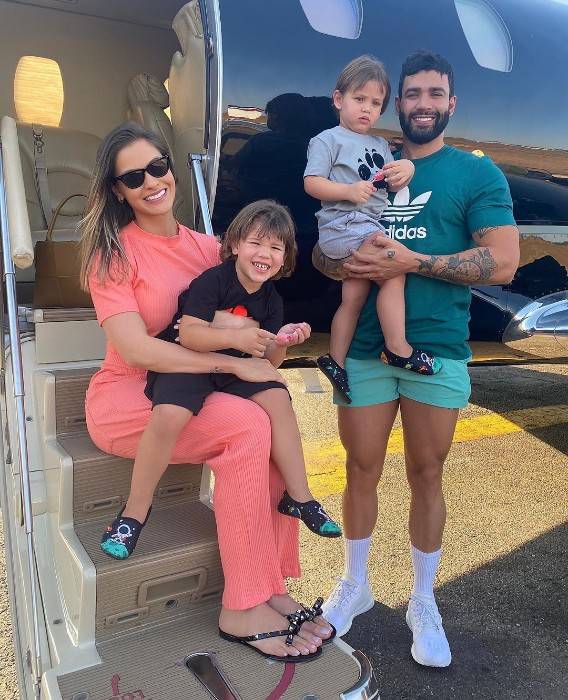 Andressa Suita com os filhos e o ex-marido Gusttavo Lima