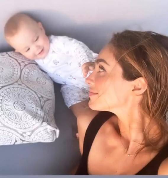 Anahí e o filho caçula, Emiliano