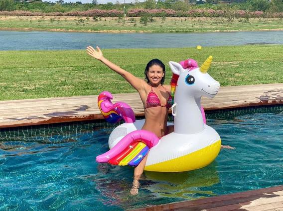 Paula Fernandes encanta seguidores ao aparecer se divertindo em piscina (Reprodução/Instagram)