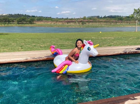 Paula Fernandes encanta seguidores ao aparecer se divertindo em piscina (Reprodução/Instagram)