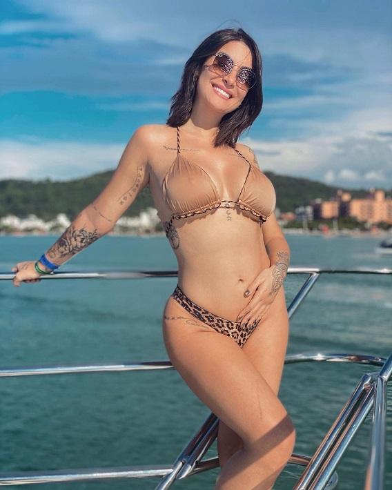 Bianca Andrade Posa De Biqu Ni E Exibe Barriguinha De Gravidez Sbt Tv Sbt Tv