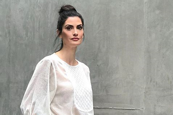 Cabelo preso no trabalho: 25 penteados para usar no verão