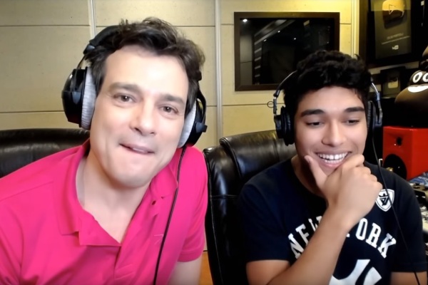 Celso Portiolli convida Marco Túlio para jogar o famoso Minecraft