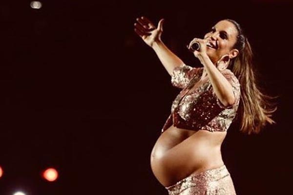 Sbt Tv Ivete Dança No Meio De Foliões E Relembra Sucesso Da Banda Eva