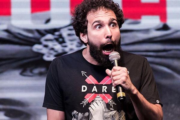 Murilo Couto posta foto antiga e aparece IRRECONHECÍVEL