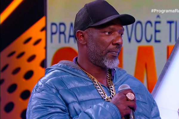 Mr. Catra não tira o chapéu para Day McCarthy: ‘Estranha. Parece que não tem amor’