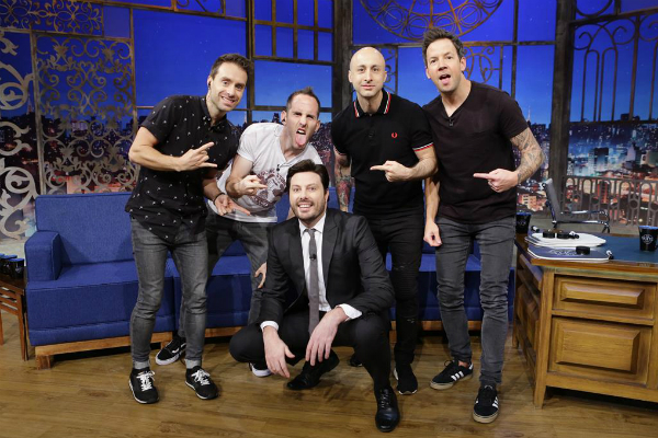 ´No Brasil parece que temos 24 anos de idade´, revela membro do Simple Plan