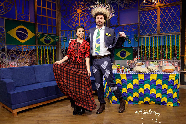 The Noite especial junino recebe a cantora Paula Fernandes