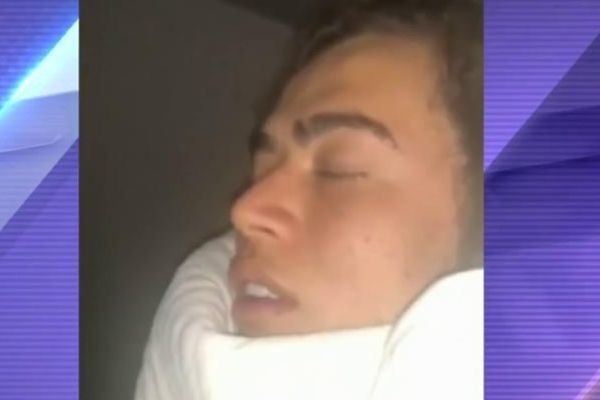 Trollagem! Em vídeo hilário, Whindersson Nunes é filmado roncando