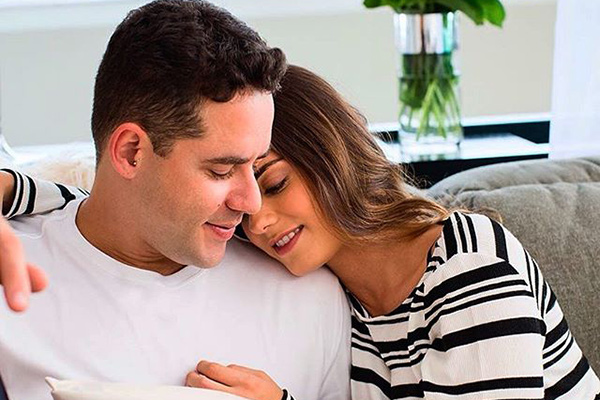 thiago ao lado da esposa gabriela