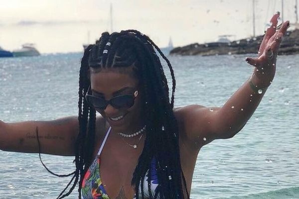 Poderosa! Ludmilla curte Ibiza com o seu novo amor