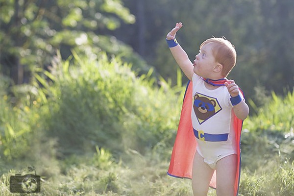 Fotógrafa transforma crianças com deficiência em super-heróis