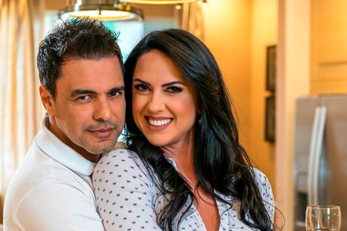 Graciele Lacerda arrasa com vestido rendado e cinturinha PP chama a atenção