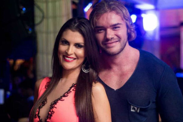 Filho de Eike Batista fica noivo em cerimônia intimista