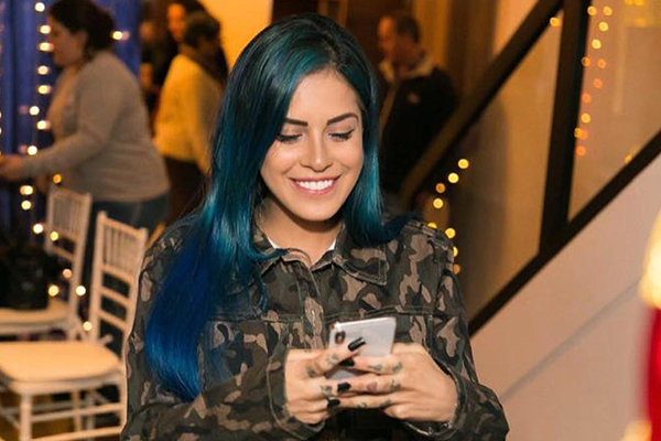 De legging e top, Tati Zaqui impressiona ao exibir barriga chapadíssima