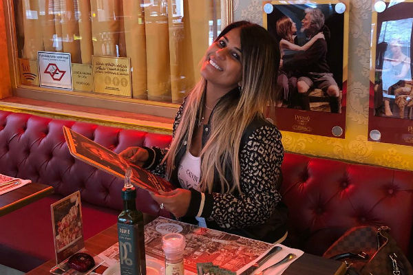 Poderosa! Mulher de Tiririca exibe corpão e impressiona fãs