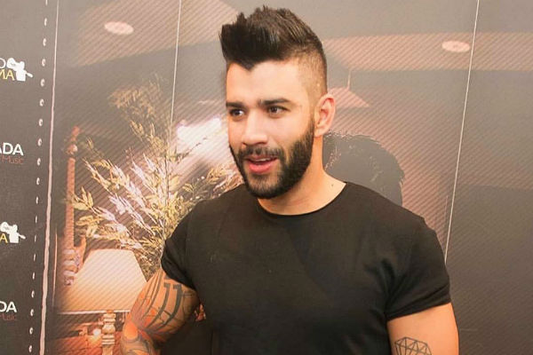 Boa ação! Gusttavo Lima surpreende ao visitar fã idosa