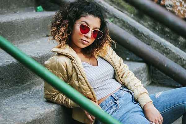 Karina Ferrari esconde gravidez de fãs e surpreende com a chegada do filho