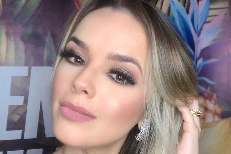 Thaeme aposta em decotão V fatal e chama a atenção de seguidores