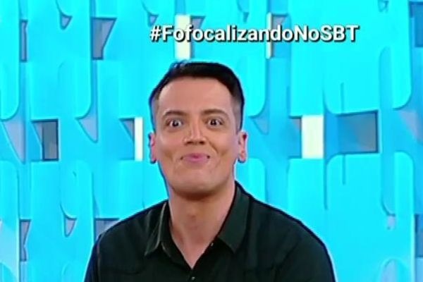 Xi... Que climão! Apresentadoras de TV se encontram em desfile e não se cumprimentam