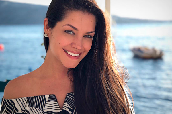 Thais Fersoza posta foto antiga e semelhança com a filha impressiona