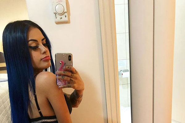 Nossa! Tati Zaqui pula em fã que acaba utilizando aquela mão boba