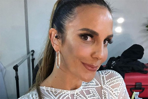 Ivete posta foto ao lado de irmã e semelhança impressiona seguidores
