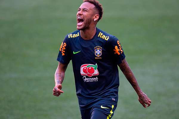 Neymar quebra silêncio e fala sobre suposto affair com estudante de medicina