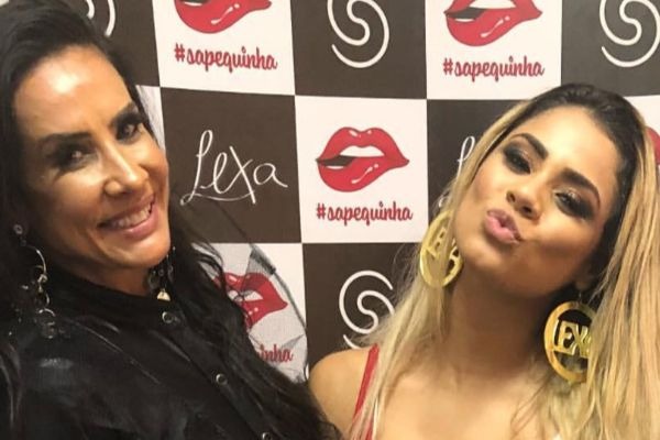 Com micro fantasia provocante, Scheila Carvalho e Lexa causam em evento carioca!